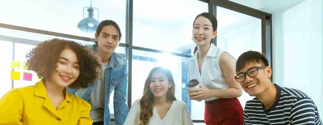 与全球最佳雇主  彩运网光电<br>
一起探索未来职涯可能