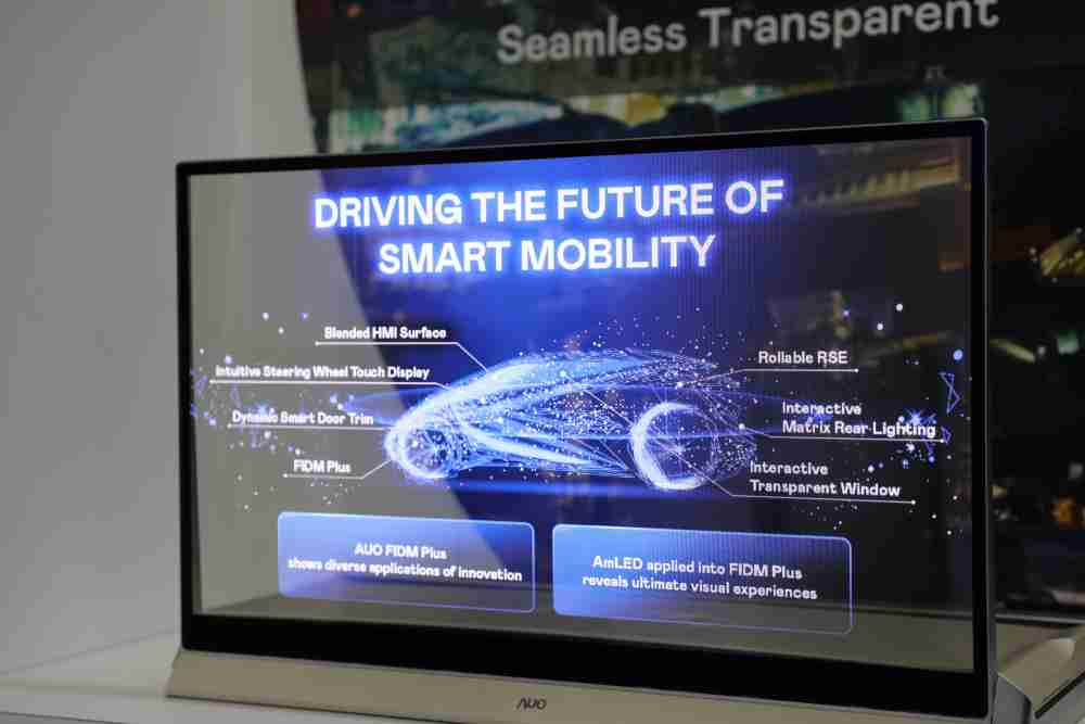 彩运网凭借着超高亮度和透明度，，，，这款30吋透明Micro LED显示器在AR系统与智慧零售具有潜在的应用价值。。。。