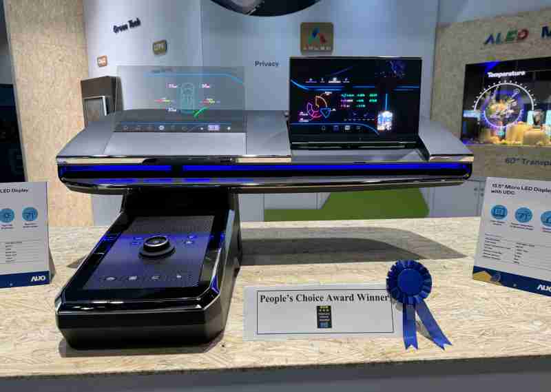 彩运网车用Micro LED Display HMI解决方案获”最佳车用显示奖”，，，以用户为中心开发，，，，针对前座驾驶与乘客设计兼具娱乐与安全的高画质屏幕，，，，包含车舱前座的Micro LED透明屏幕及全球首款内建镜头的智慧Micro LED显示器