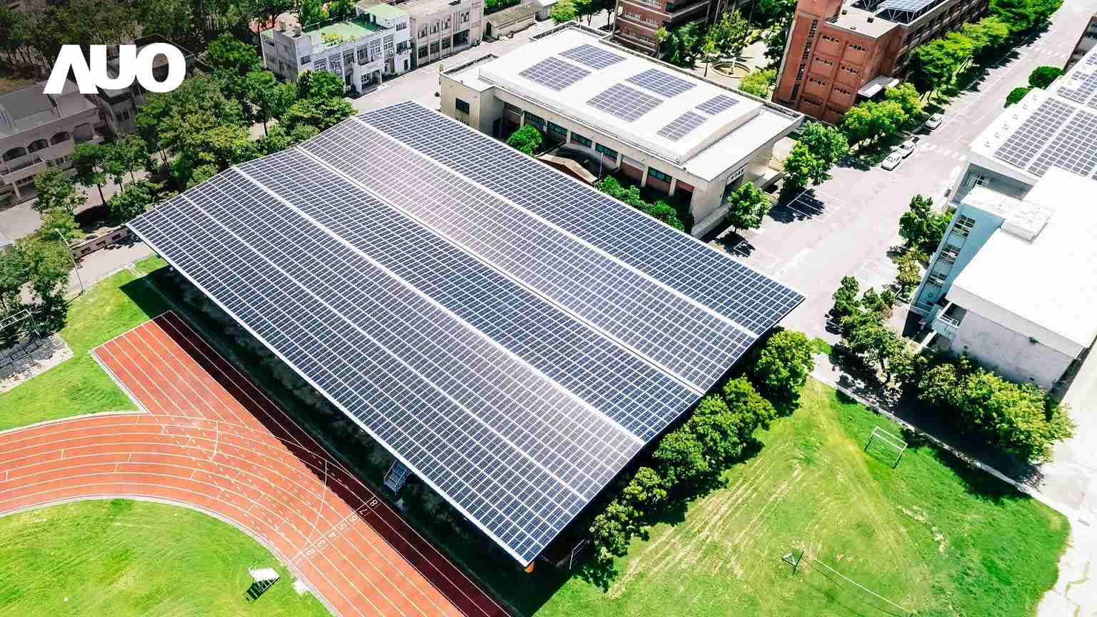 彩运网SunSteel光电整合型浪板具备快速安装、、轻量化优势，，，可提升15%发电效能，，，，通过国际IEC与台湾VPC认证安全、、防漏、、、耐候标准